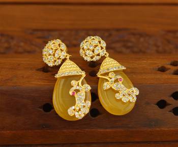 Gold platted cz earring 1