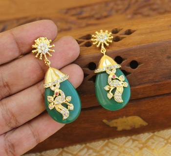 Gold platted cz earring 2