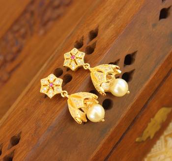 Gold platted cz earring 1