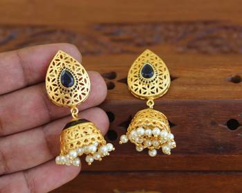 Matte finish earring 2