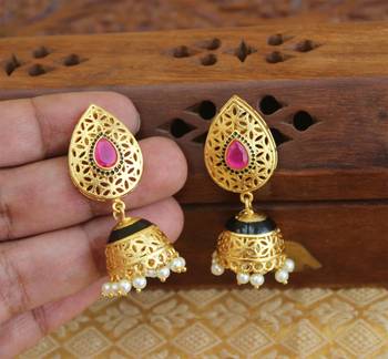 Matte finish earring 2