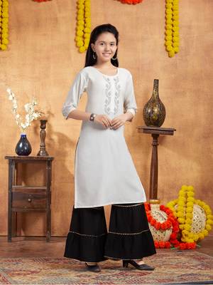 Aarika girls casual wear white colour embellished cotton kurti 2