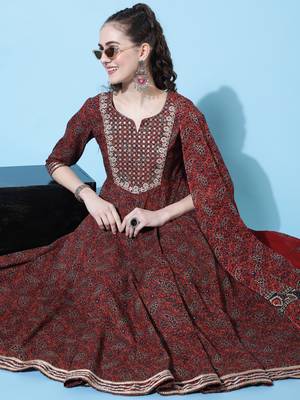 Gulmohar jaipur cotton calf length flared 3/4 sleeve round kurta bottom dupatta set 1