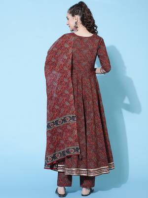 Gulmohar jaipur cotton calf length flared 3/4 sleeve round kurta bottom dupatta set 4