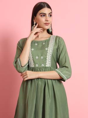   women kurta and trousers pant set silk blend 3