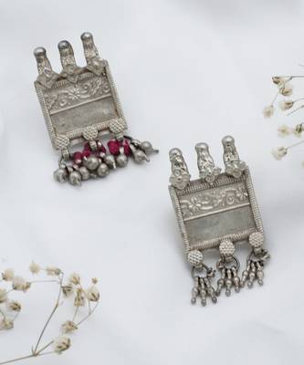 Flat rectangular silver earring 2