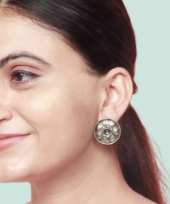Silver floral design earrings 1