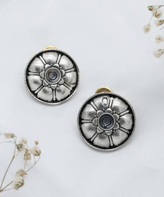 Silver floral design earrings 2