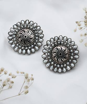 Floral design silver earrings with pearl 1