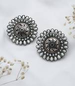 Floral design silver earrings with pearl