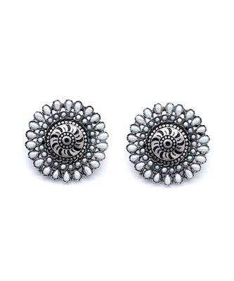 Floral design silver earrings with pearl 2