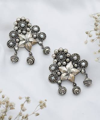 Flower design silver earrings 1