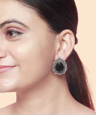Black onyx oval shape silver earrings 1