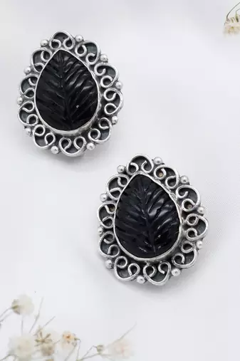 Black onyx oval shape silver earrings