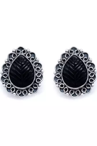 Black onyx oval shape silver earrings
