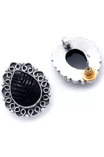 Black onyx oval shape silver earrings