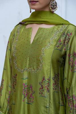 Henna Green Raw Silk Salwar Suit With Organza Dupatta 5