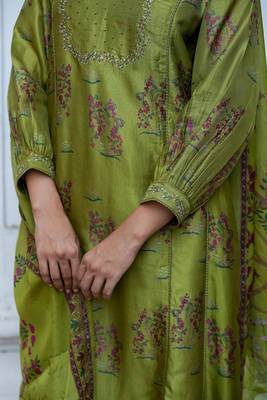 Henna Green Raw Silk Salwar Suit With Organza Dupatta 6
