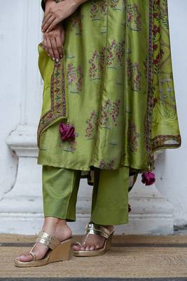 Henna Green Raw Silk Salwar Suit With Organza Dupatta 7