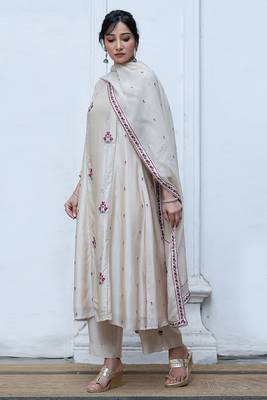Cream Raw Silk Salwar Suit With Organza Dupatta 1