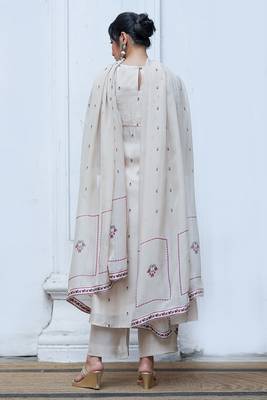 Cream Raw Silk Salwar Suit With Organza Dupatta 2
