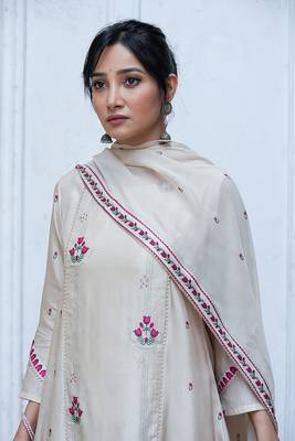 Cream Raw Silk Salwar Suit With Organza Dupatta 3