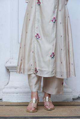 Cream Raw Silk Salwar Suit With Organza Dupatta 5