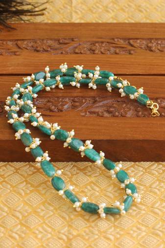 Beads short necklace