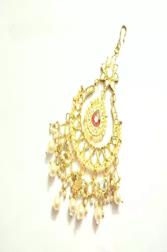 Runjhun ethnic kundan red stone studded pasa maangtikka
