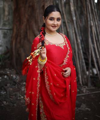 Red Hand Embroidered Kurta Set 5