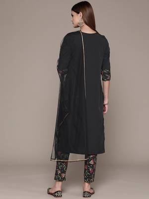 Ziyaa women's black crepe kurta, pant and dupatta set 3