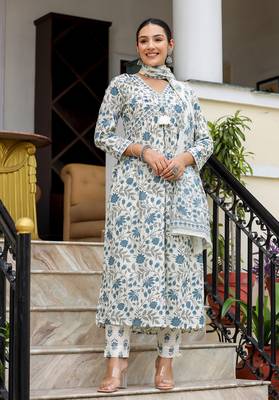 White floral printed aaliya cut kurta pant and dupatta set (set of 3) 3
