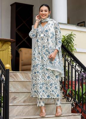 White floral printed aaliya cut kurta pant and dupatta set (set of 3) 4