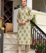 Green floral printed cotton kurta pant set (set of 2)