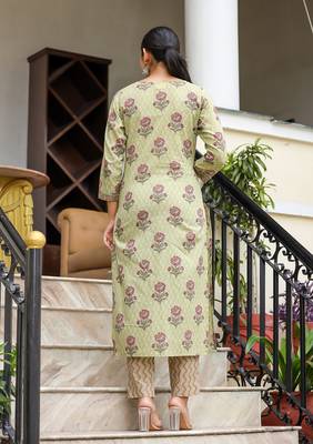 Green floral printed cotton kurta pant set (set of 2) 2