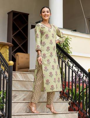 Green floral printed cotton kurta pant set (set of 2) 3