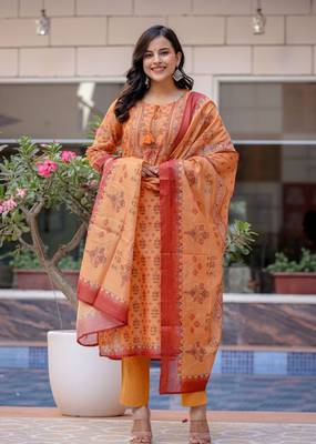 Mustard digital print chanderi kurta pant set with dupatta (set of 3) 4