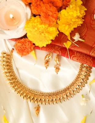 Elegant Gold Plated Leaf Shape Necklace Set for a Traditional Wedding Look 1