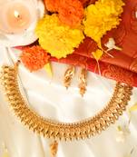 Elegant Gold Plated Leaf Shape Necklace Set for a Traditional Wedding Look