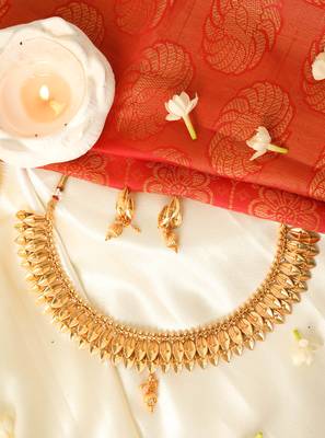 Elegant Gold Plated Leaf Shape Necklace Set for a Traditional Wedding Look 2