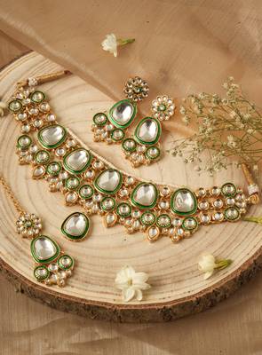Elegant Gold Plated Kundan Necklace Set with Green Meenakari 1