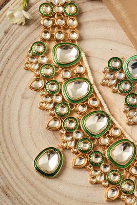 Elegant Gold Plated Kundan Necklace Set with Green Meenakari 2