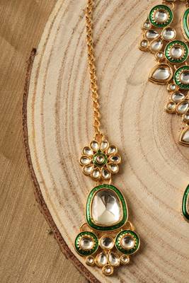 Elegant Gold Plated Kundan Necklace Set with Green Meenakari 4
