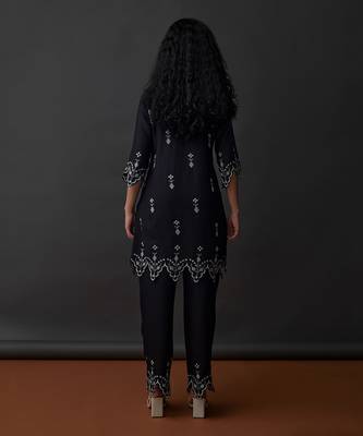 Black embroidered kurta set 3