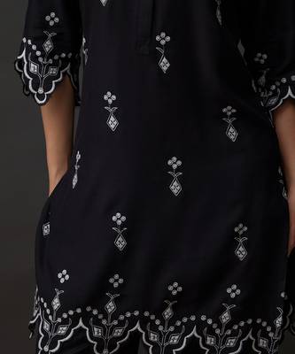 Black embroidered kurta set 5