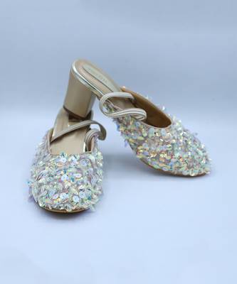 Kahani gold heels 1