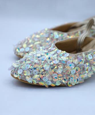 Kahani gold heels 2