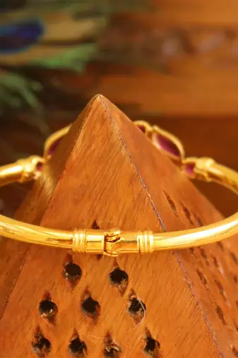 Gold platted kempu kada