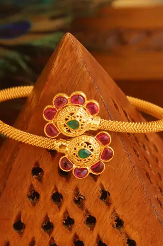 Gold platted kempu kada