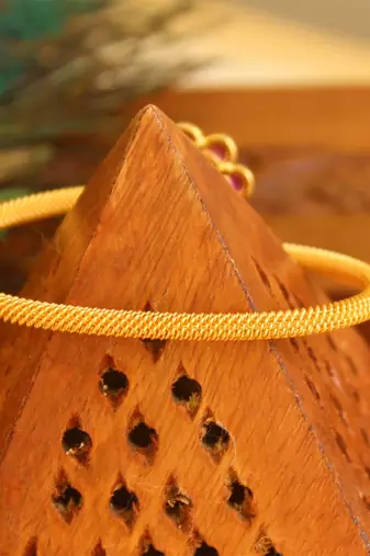 Gold platted kempu kada